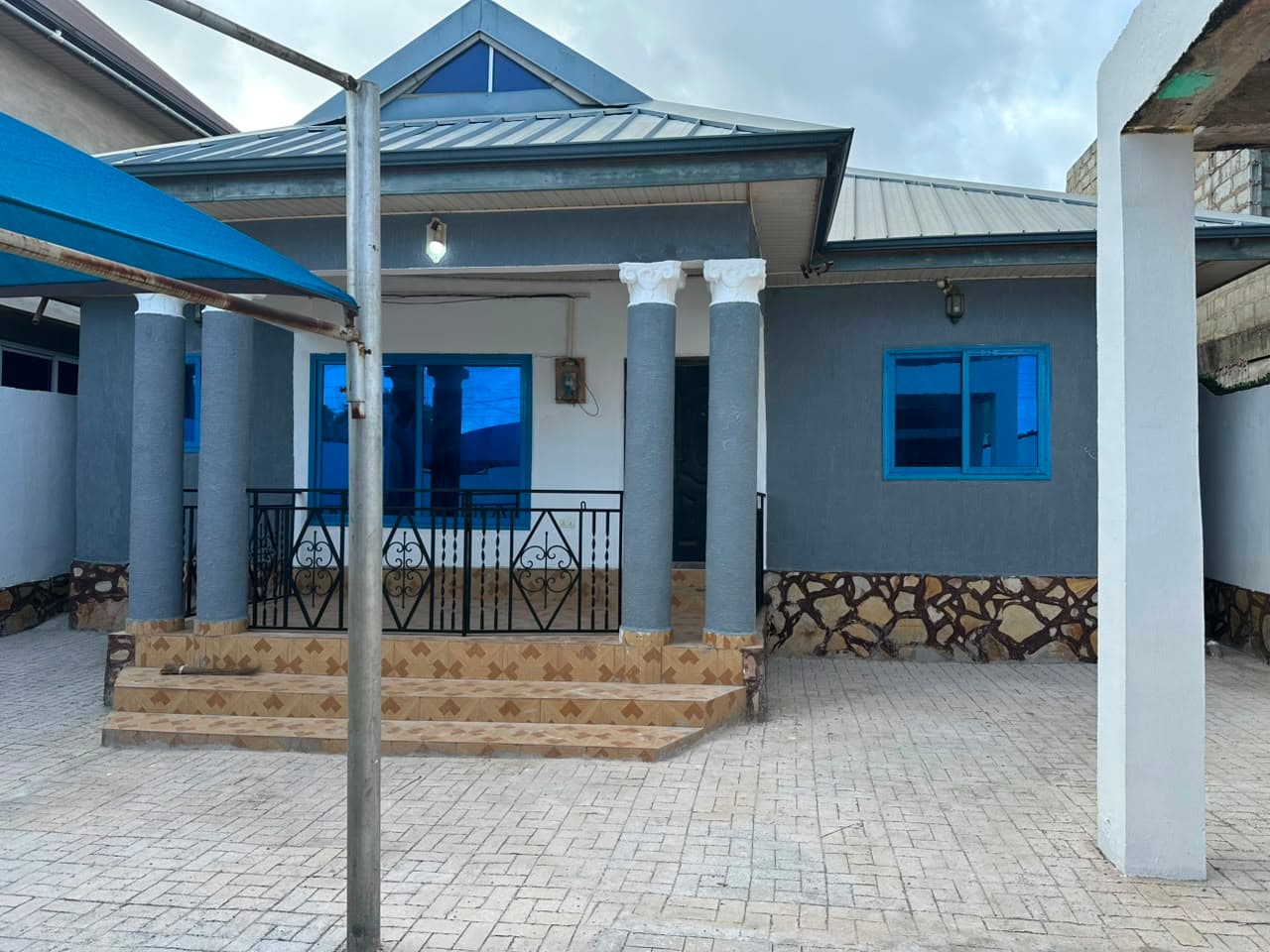 4 BEDROOM HOUSE FOR SALE