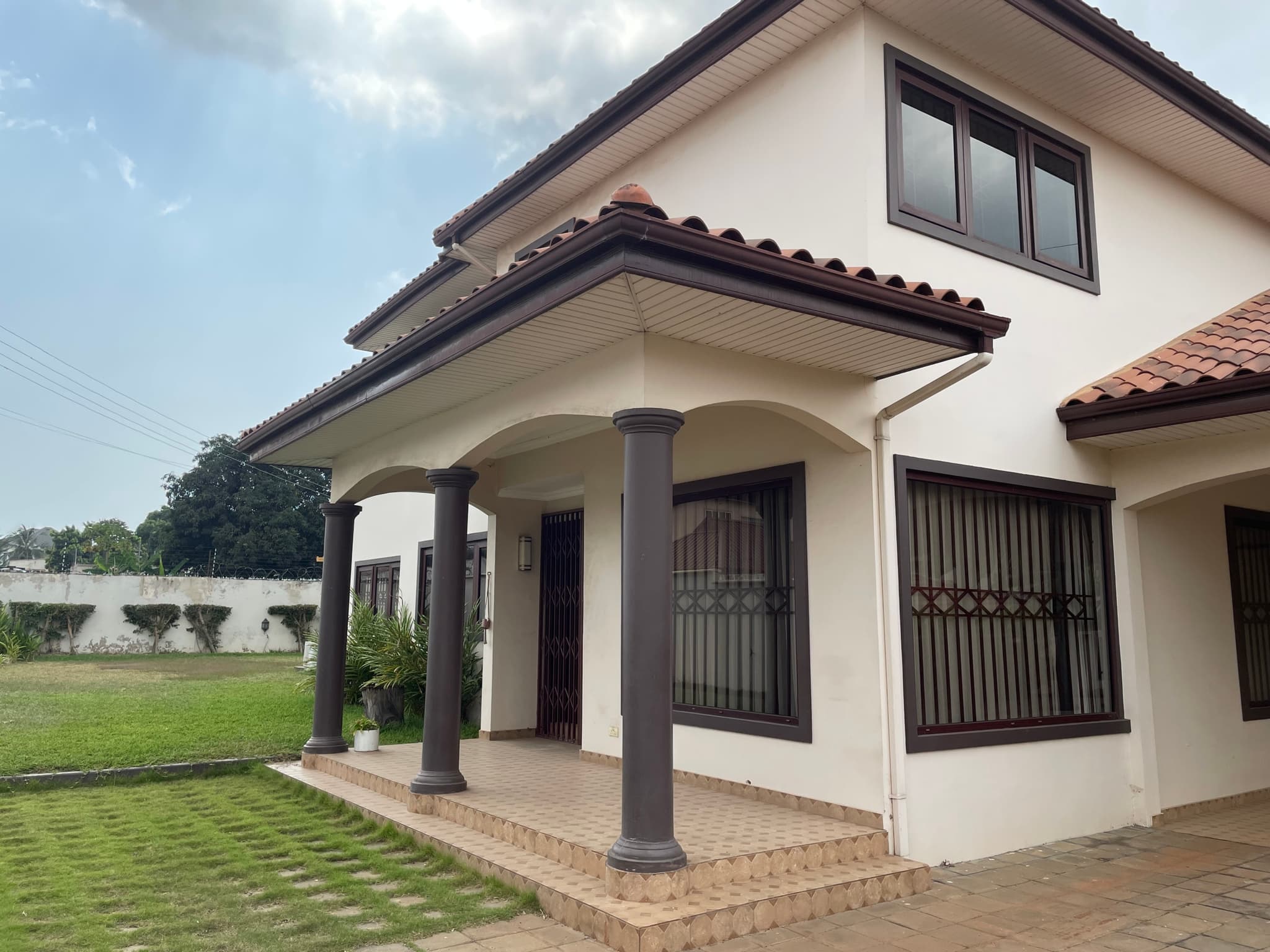 Large Newly refurbished 5-Bedroom Detached House in East Legon